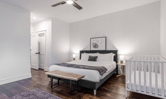 Downtown St. Louis Apartamento | Spacious 3BR Home | Games + Yard | Near Downtown