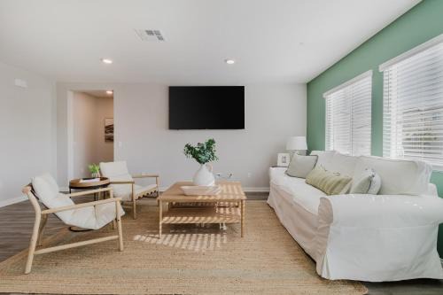 San Jacinto Apartamento | Spacious 3BR Home with Lake Access & Mountain Views