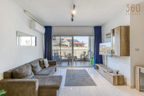 Zabbar Apartamento | Spacious 3BR home with Private Terrace & WIFI by 360 Estates