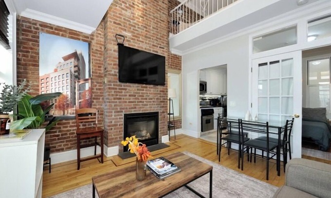Hell's Kitchen Apartamento | Spacious 3BR Loft in Chic Midtown West!