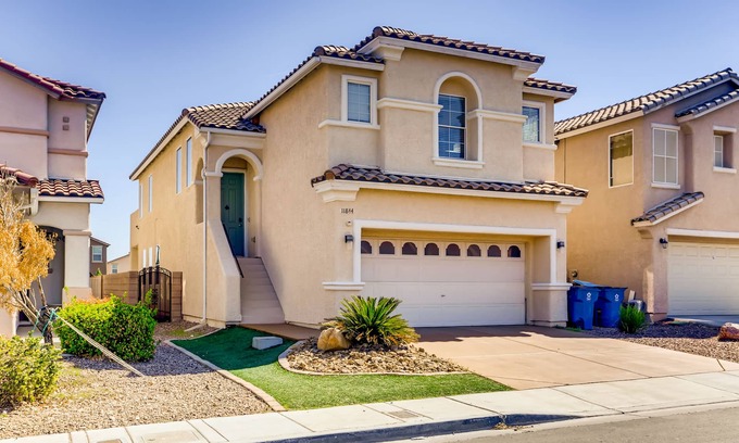 Henderson Casa | Spacious 3brd house with a pool mins from the strip & close to the Raider's HQ