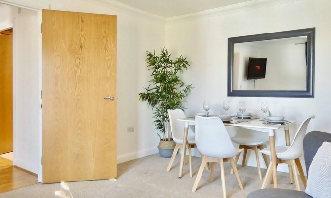 Southampton Apartamento | Spacious 4-Bed, 2-Bath Home Near General Hospital with Free Parking