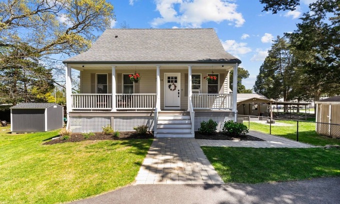 Bristol Casa | Spacious 4 Bed & 3 Full Bath Home in Bristol, RI - 300ft from the water