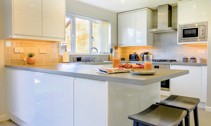 Bletchley Casa | Spacious 4 bed home - Milton Keynes | Free parking