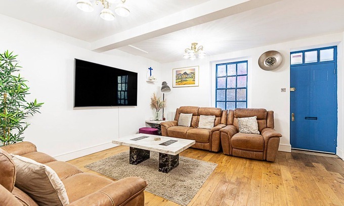 Aldgate Casa | Spacious 4-Bed House near Liverpool St