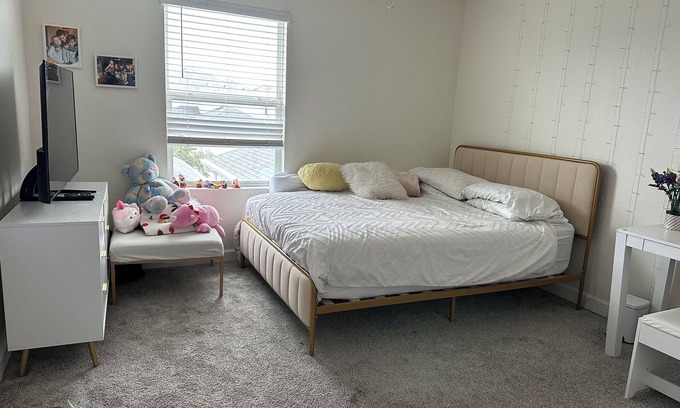 Orlando Casa | Spacious 4-bed townhome with AC. Beautiful resort style pool and fitness center