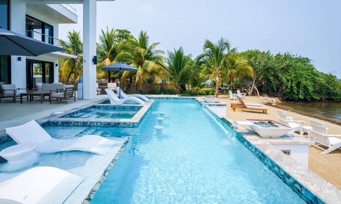 Placencia Villa | Spacious 4-Bed Villa in Placencia Village w/ Pool!