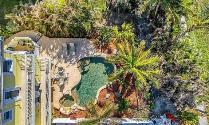 Tropic Casa | Spacious 4-bedroom Beach house in brilliant Satellite Beach WiFi, fitness room,