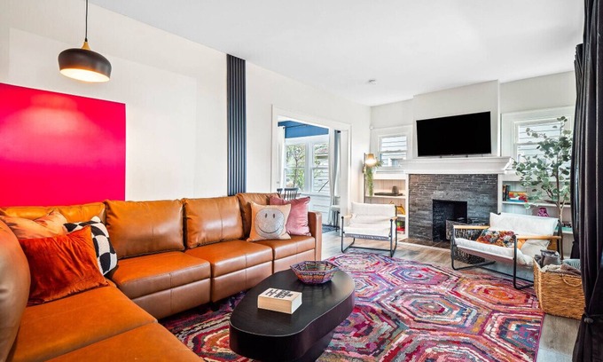 Cuyahoga Falls Apartamento | Spacious 4 Bedroom Sleeps 10 W/ Sauna and Hot Tub