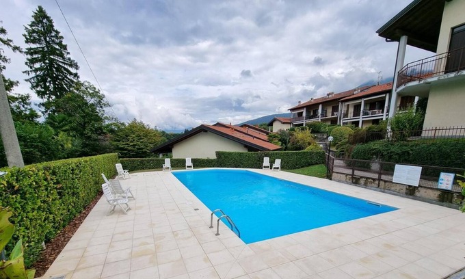 Castello Casa | Spacious 4 bedroom house with fireplace in a well maintained residence with pool