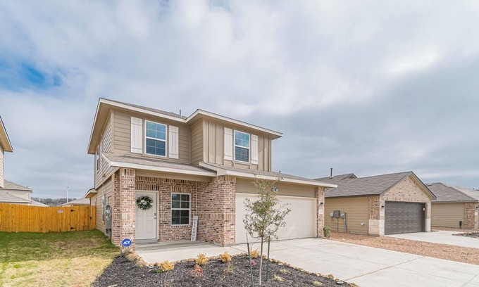 New Braunfels Casa | Spacious 4-bedroom house with WiFi Gruene New Braunfels Pets/Children Allowed