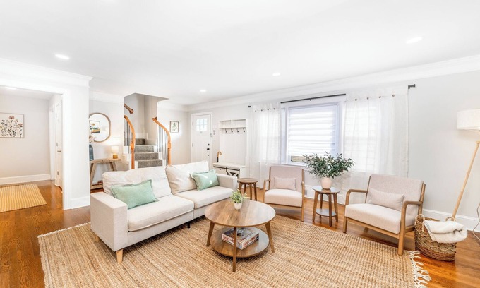 Winston - Salem Casa | Spacious 4-bedroom house with WiFi, AC in welcoming Winston-Salem, Ardmore