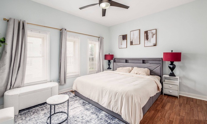 Olde Towne East Casa | Spacious 4-bedroom 3 baths in 2 story townhome in Old Towne East w/Game Room