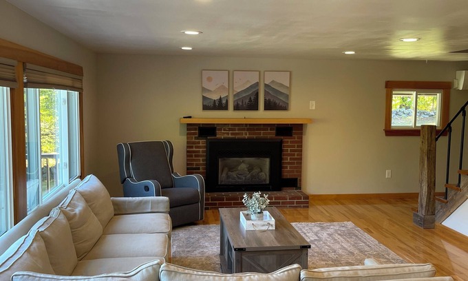 Gilford Casa | Spacious 4-bedroom 3 bathrooms house in lovely Gilford NH Boating, Skiing,Hiking