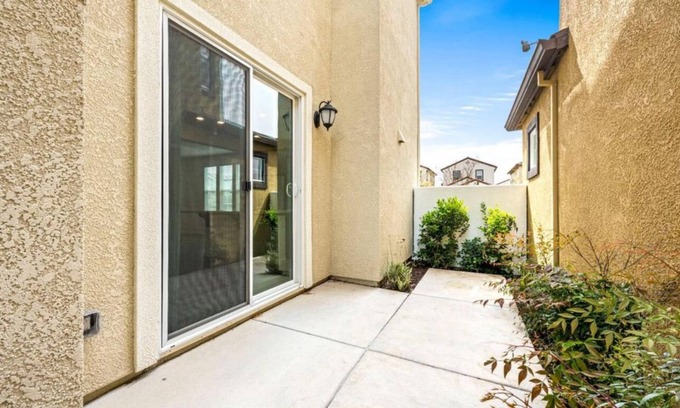 Roseville Casa | Spacious 4-bedroom 3-bath pet friendly house in West Roseville