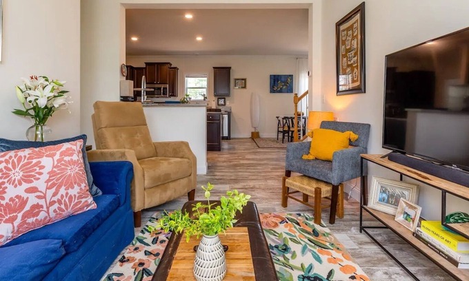 Oakley Casa | Spacious 4-Bedroom Arts & Crafts Home w/ Mtn Views