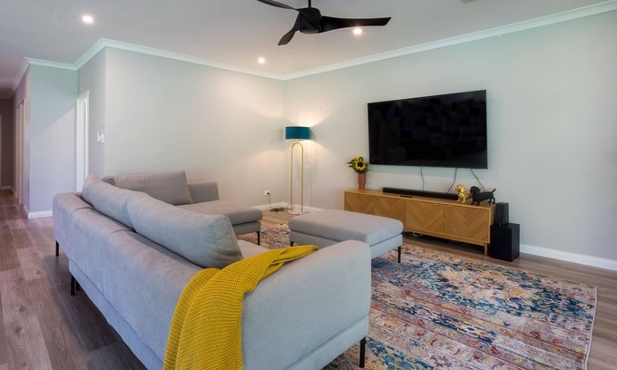 Bedford Casa | Spacious 4 Bedroom family home with Patio and BBQ