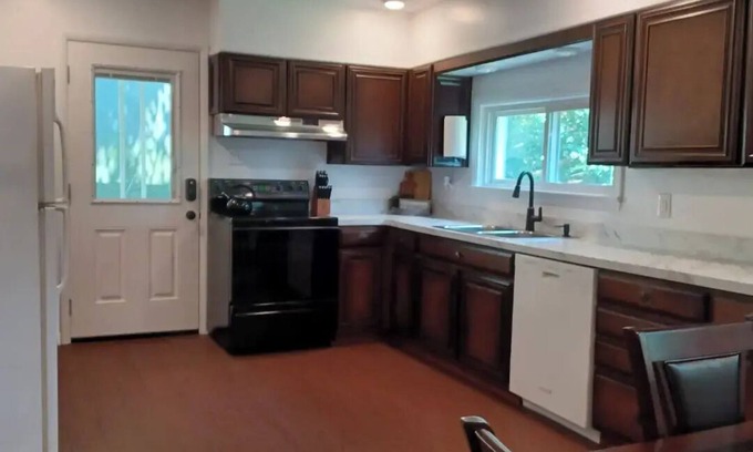 Ephrata Casa | Spacious 4-bedroom family-friendly home with outdoor space in welcoming Ephrata.