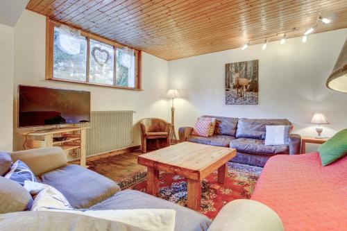 Essert-Romand Apartamento | Spacious 4 Bedroom Apartment in Essert Romand