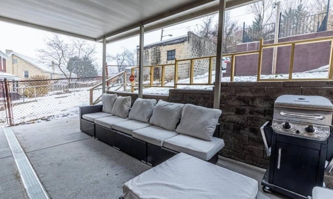 Oakland Casa | Spacious 4-bedroom house in marvelous Pittsburgh with WiFi, AC