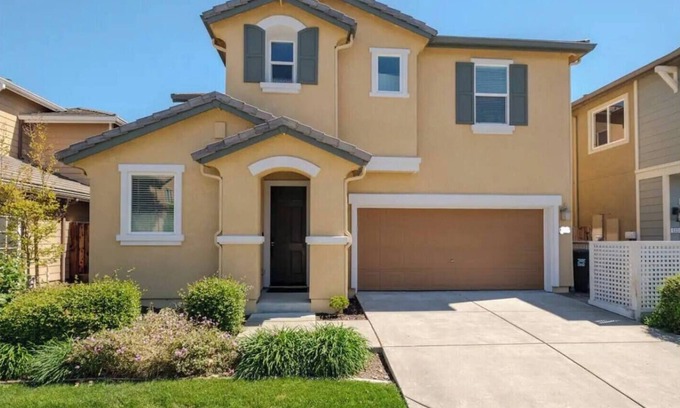 Natomas Creek Casa | Spacious 4-bedroom house in Sacramento Near Downtown and Airport