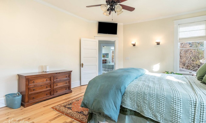 Fairfield Historic District Casa | Spacious 4-bedroom house in enjoyable Shreveport with WiFi, AC