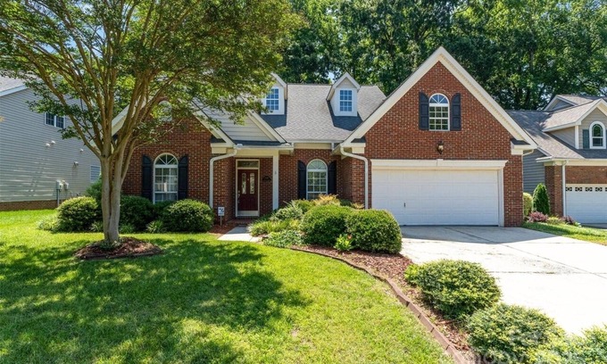 Provincetowne Casa | Spacious 4-bedroom house in welcoming Charlotte with AC close to shopping center