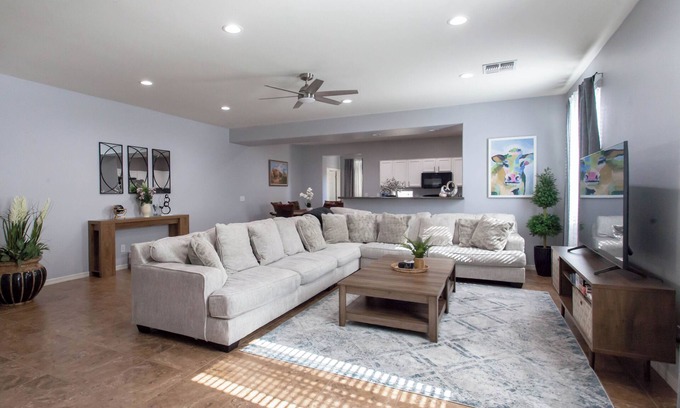El Mirage Casa | Spacious 4-bedroom house in amazing El Mirage with AC