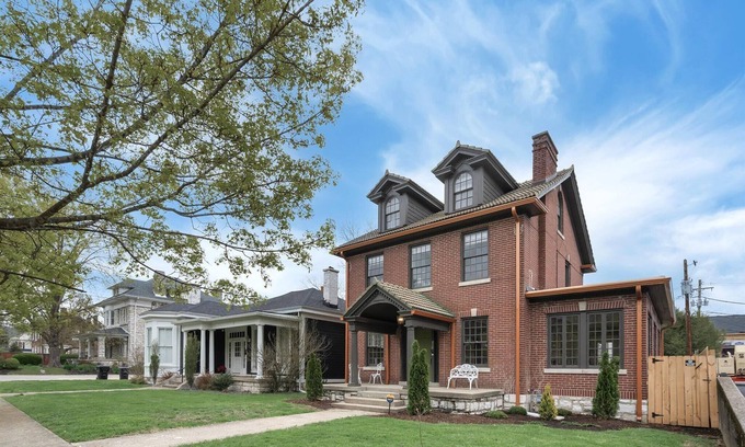 Frankfort Casa | Spacious 4-bedroom house w/ backyard in the center of Bourbon country