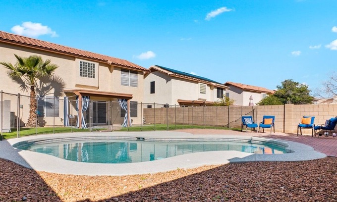 Avondale Casa | Spacious 4 bedroom home with pool
