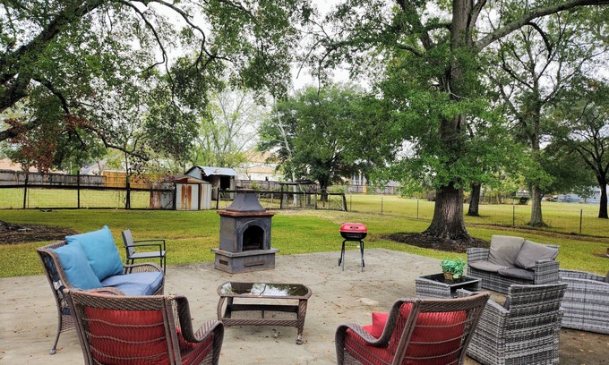Beaumont Casa | Spacious 4-bedroom house in brilliant Beaumont with AC, WiFi