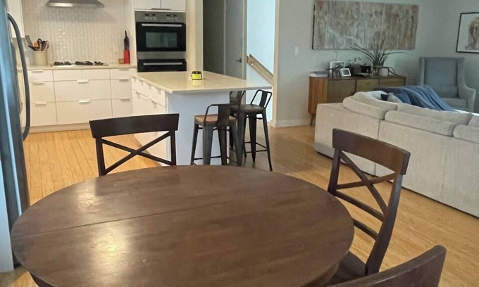 Reed Casa | Spacious 4-bedroom house with WiFi, AC in awesome Portland
