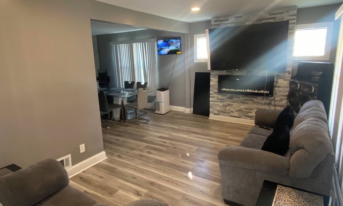 Detroit Casa | Spacious 4-bedroom house in delightful Detroit with WiFi, AC