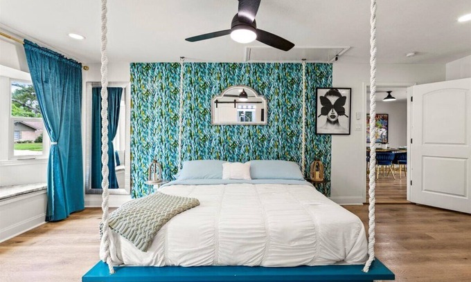 Westbury Casa | Spacious 4-bedroom house with AC, WiFi, Houston Hideaway 10 min to NRG