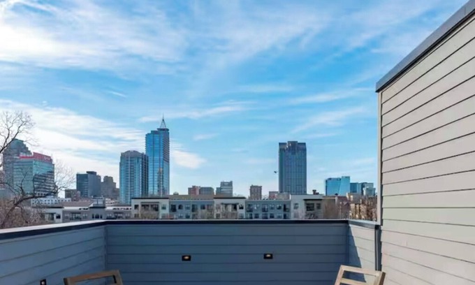 Downtown Casa | Spacious 4 Bedroom House in Charming Downtown Raleigh with Amazing Views!