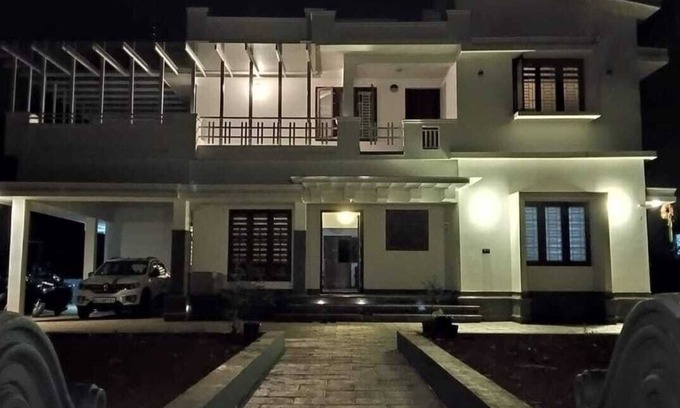 Kannur Casa | Spacious 4-bedroom house with WiFi, AC in serene Kannur