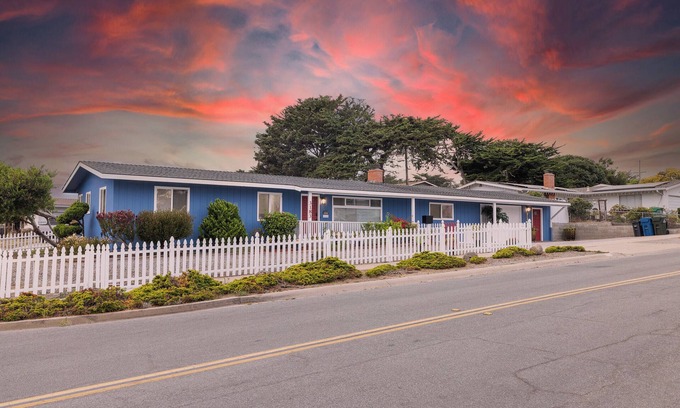 Marina Casa | Spacious 4-bedroom house in delightful Marina with WiFi