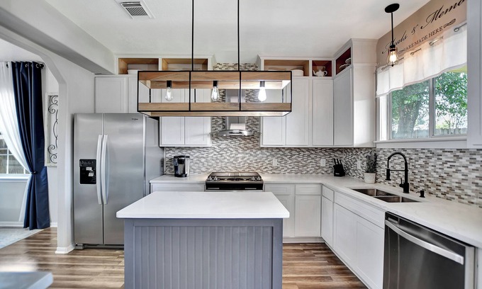 Spring Casa | Spacious 4-bedroom house Near Exxon, The Woodlands, Airport