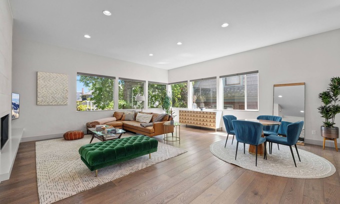 West Queen Anne Casa | Spacious 4-bedroom Modern house in Queen Anne, Seattle