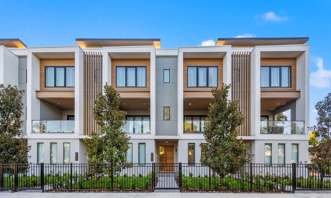 Tampa Heights Casa | Spacious 4-bedroom new construction modern townhome in Heart of Tampa Heights