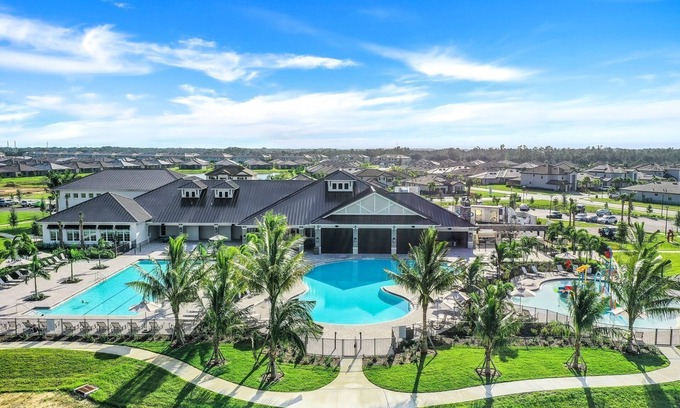 Gateway Casa | Spacious 4-bedroom pool house in Fort Myers with Resort Style Amenities