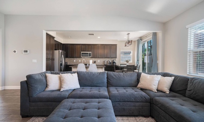 Bakersfield Casa | Spacious 4 Bedroom Haven