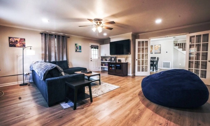 Highlands - Perkins Casa | Spacious 4-bedroom 2.5 bathroom haven in Baton Rouge near LSU Campus/ hospitals