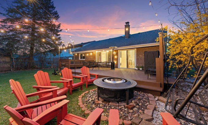 Des Plaines Casa | Spacious 4-bedroom house in amazing Des Plaines with WiFi, AC