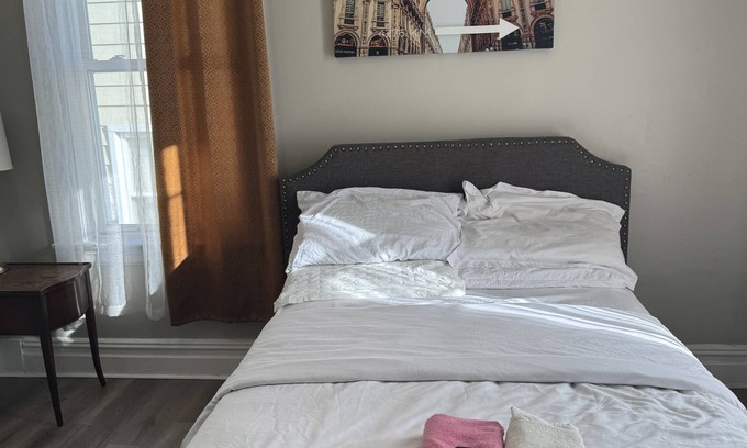 East Orange Apartamento | Spacious 4-bedroom apartment in nice East Orange with WiFi, AC