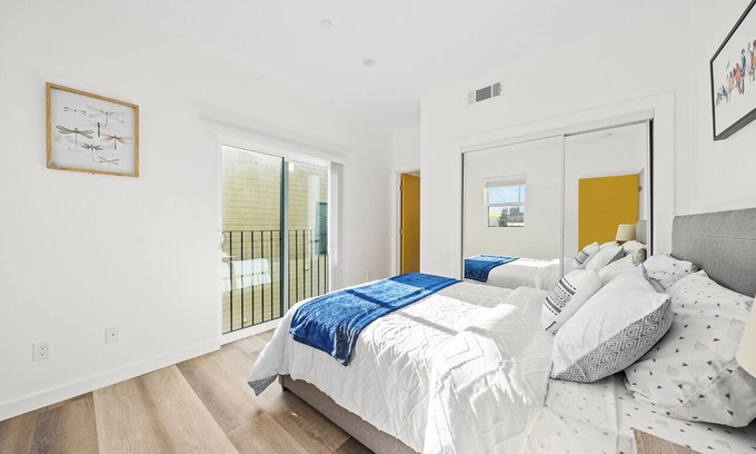 Rampart Village Casa | Spacious 4-bedroom 4-baths house in Los Angeles with gated Parking