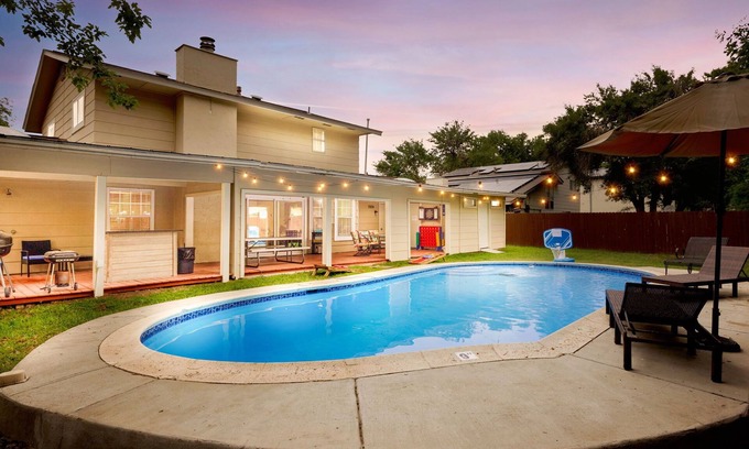 Heritage Casa | Spacious 4 bedroom with pool- minutes to Seaworld!