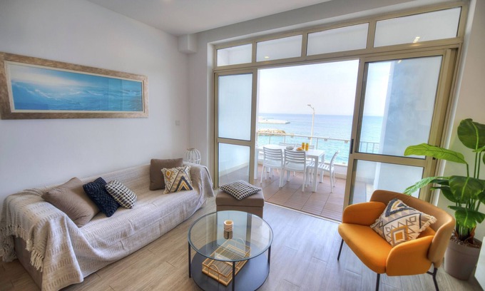 Sliema Apartamento | Spacious 4 bedrooms with sea view balcony GOSLM-3