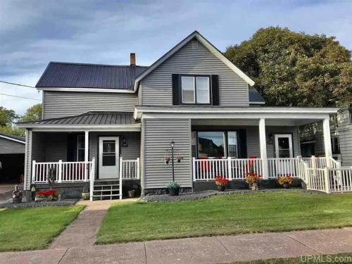 Ironwood Casa | Spacious 4 BR 2BA Home with Bar and Fenced Yard