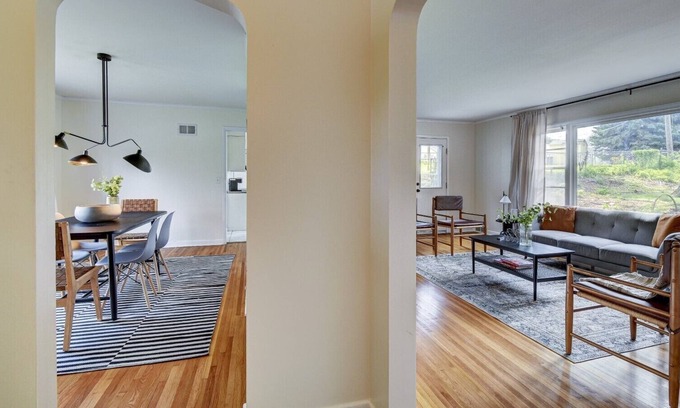 Aksarben - Elmwood Park Casa | Spacious 4 BR Home in Heart of Central Omaha